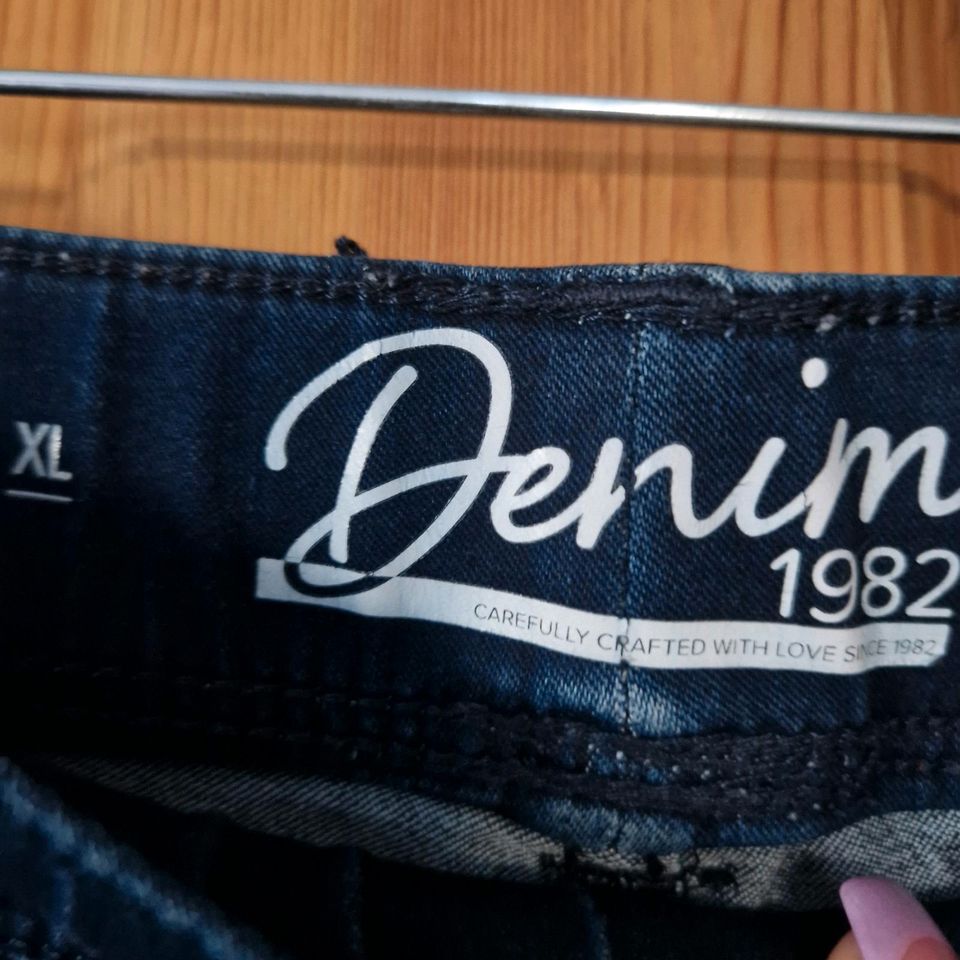 Jeans dunkelblau in Hagen