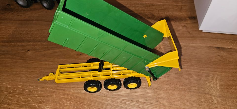 Siku Farmer John Deere Muldenkipper 1:32 Ertl Anhänger Kipper in Hauzenberg