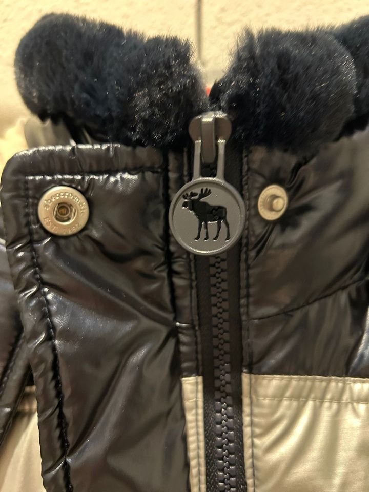 Mädchen Daunenjacke von Abercrombie  (9-10 Jahre) in München