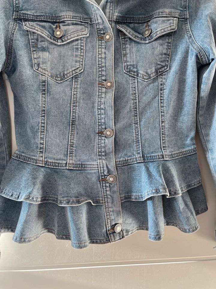 Jeansjacke mit Schösschen in Mülheim (Ruhr)