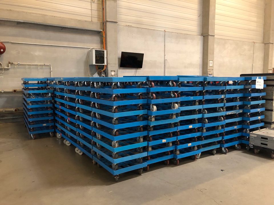 Plattformwagen Transportroller blau St. € 10,00 in Kelsterbach