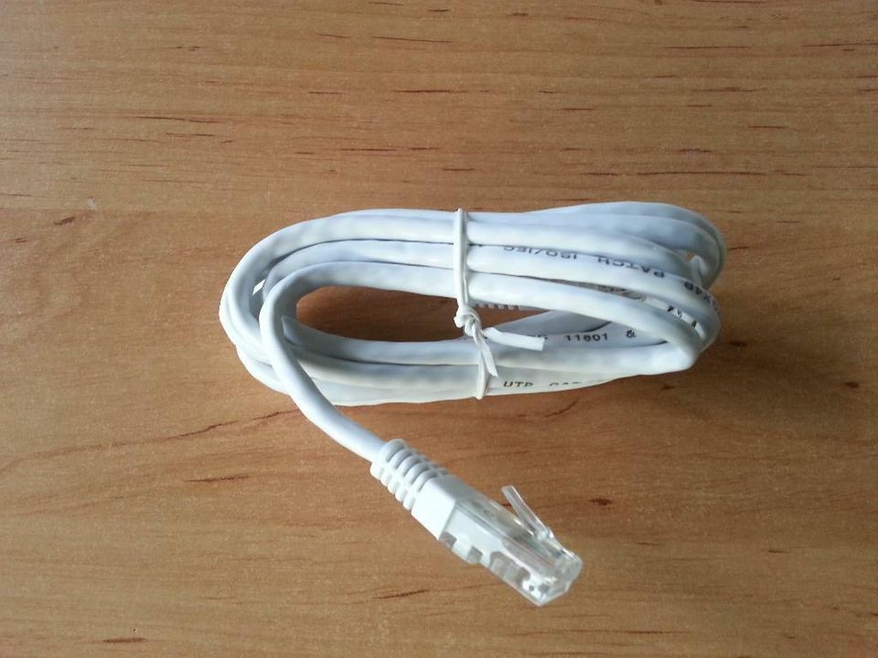 NEU Ethernet, RJ45, Netzwerkkabel 1 Meter CAT 5E in Weiß in Göda