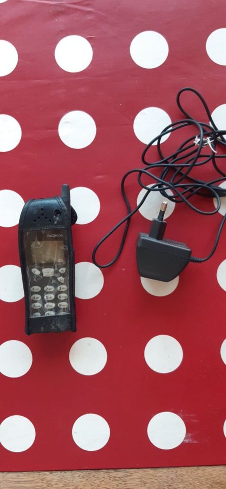 Nokia Handy mit Tasche und Netzteil in Ulm