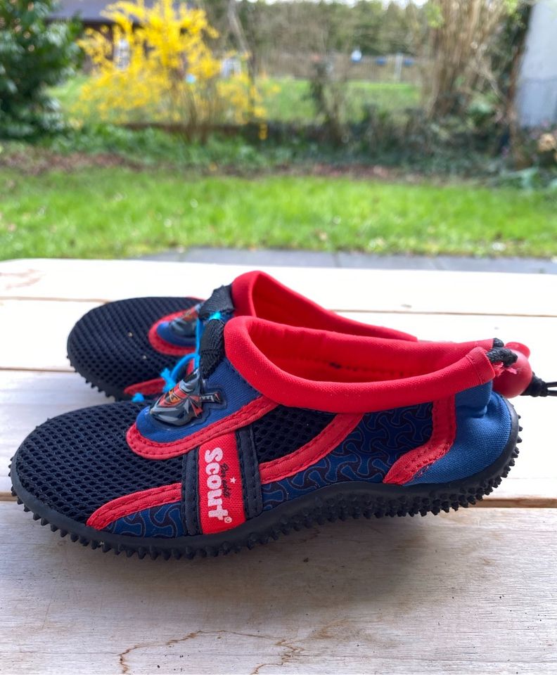 Badeschuhe/Schwimmschuhe von Scout mit Ninja, schwarz/rot, Gr. 25 in Gröbenzell