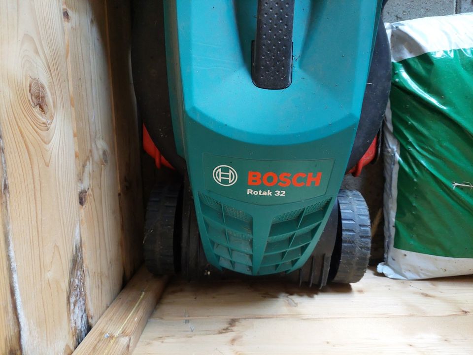 Bosch Rotak 32 Elektro Rasenmäher in Rühen