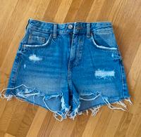 Bershka Jeansshorts High Waist - Gr. 32, Used Look, Fransen Baden-Württemberg - Villingen-Schwenningen Vorschau