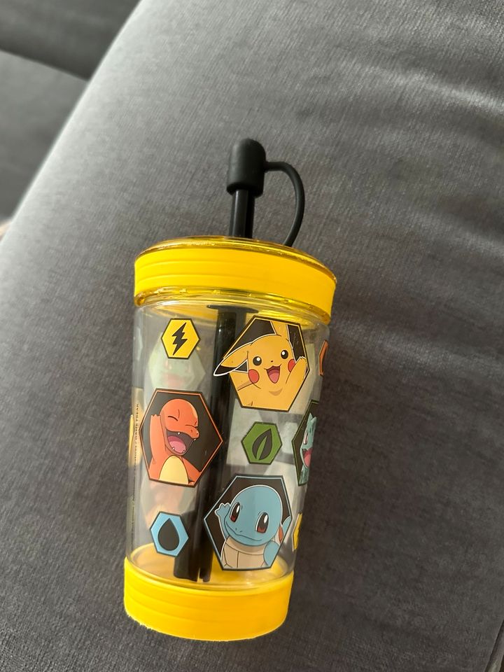 Pokémon Trink Flasche in Kassel