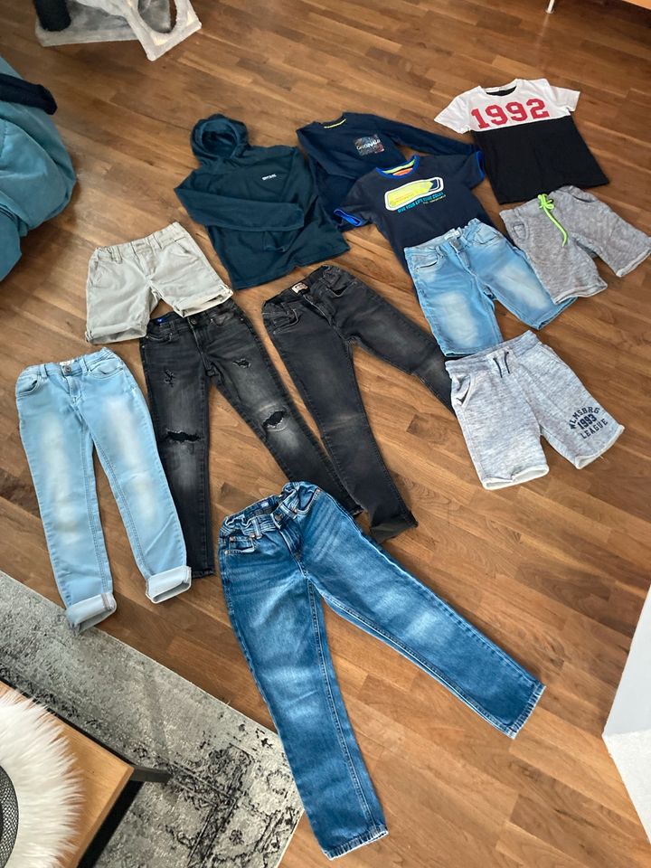 Kinderkleidung Kleidungspaket Jungen Grösse 140/146 in Teisnach