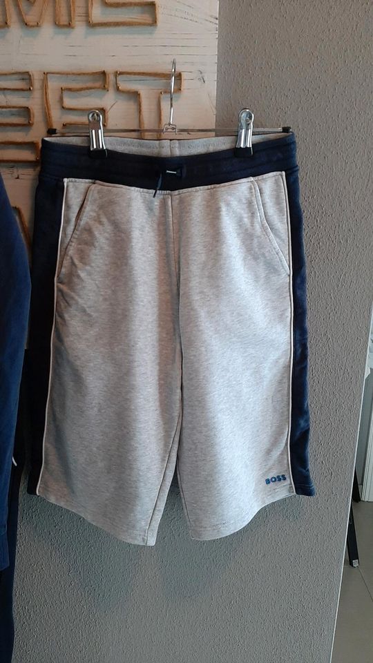Shorts ☆ H&M Jeans Neu 170 ☆ Hugo BOSS 164 in Wittichenau