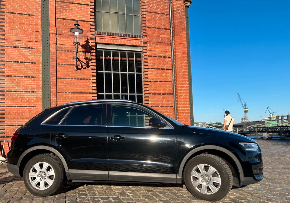 Audi Q3 TFSI 8 fach Bereift in Hamburg