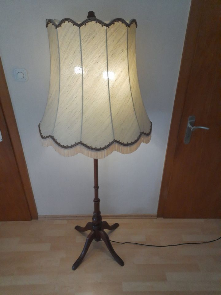Temde Stehlampe mit 2 Helligkeitsstufen, Gestell aus Holz in  Nordrhein-Westfalen - Kirchlengern | eBay Kleinanzeigen ist jetzt  Kleinanzeigen