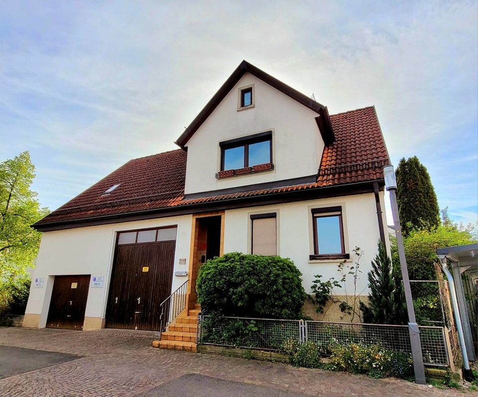 Praktisches Einfamilienhaus mit Garten und Garage in stadtnaher Lage in Pfullingen