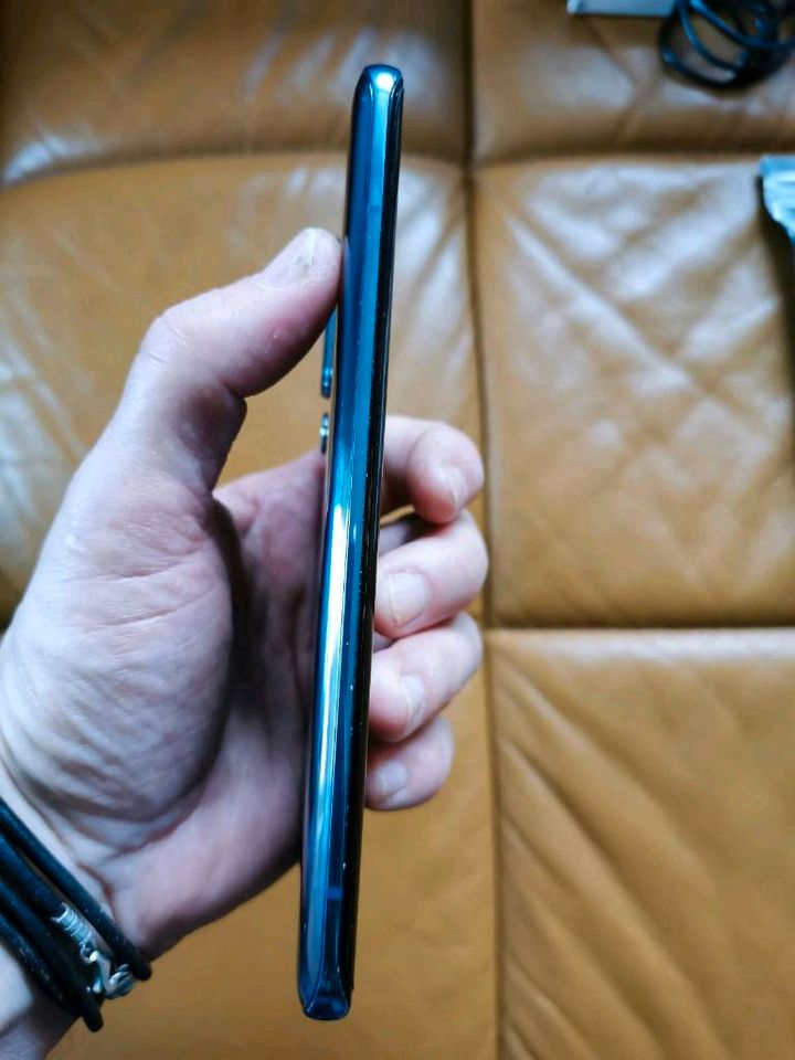 Xiaomi Mi 10 256 GB Speicher 8+3 GB Arbeitsspeicher, Top in Sperrhof