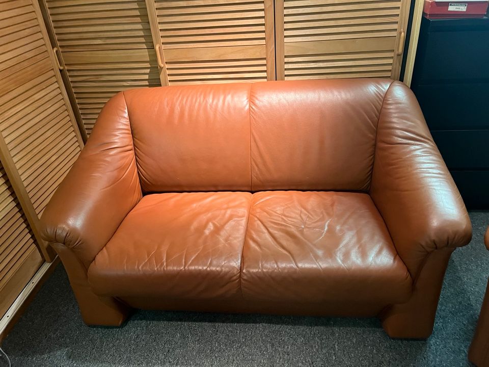 Couch Zweisitzer mit Sessel echt Leder Rotbraun Unikat in Berlin