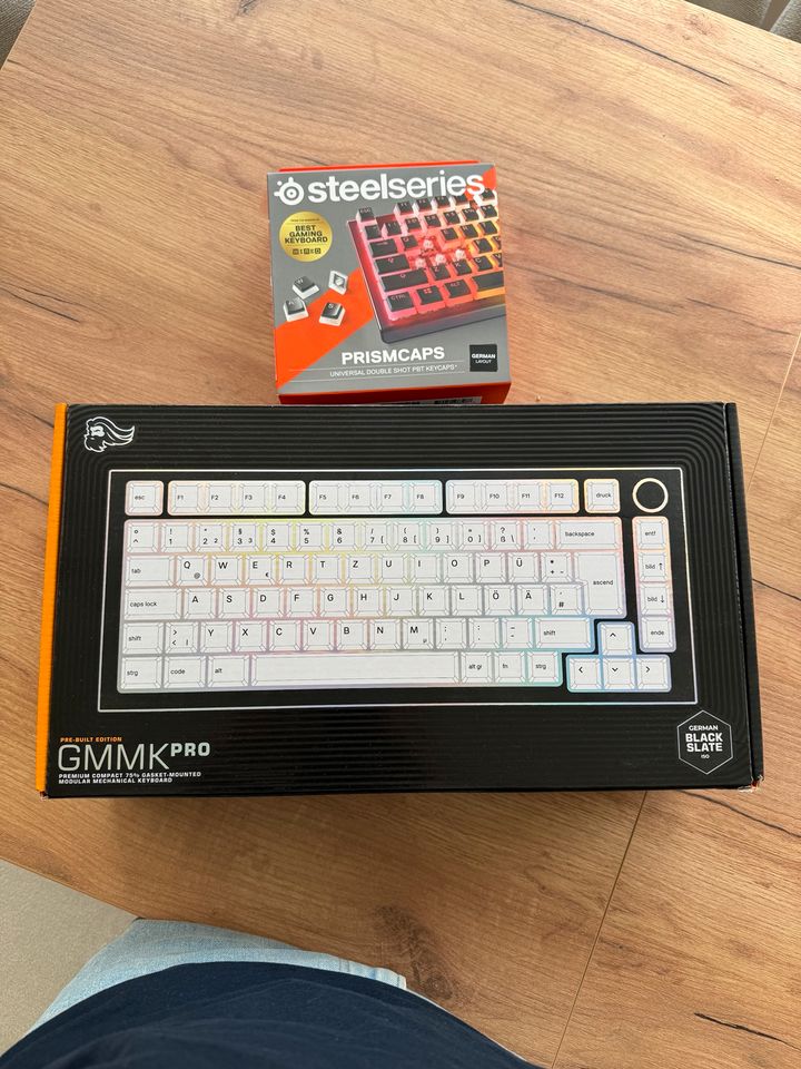 GMMK PRO Gaming Keyboard- OVP & Steelseries PrismCaps in Hamburg