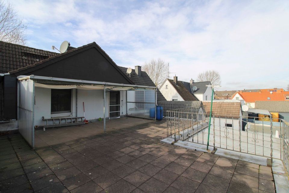 Ein- bis Zweifamilienhaus mit Gestaltungspotenzial - Reihenmittelhaus mit Garten und Garage in Übach-Palenberg