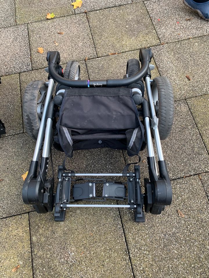 Superschöner Kinderwagen 3 in 1 in Essen