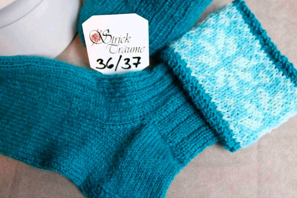 Handgestrickte Umschlag-Socken in Größe 36/37 in Harsefeld