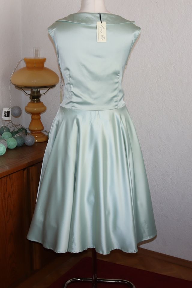 Edles Kleid Gr 18 44 LINDY BOP zartes Grün Satin Grace Kelly in Lahnau