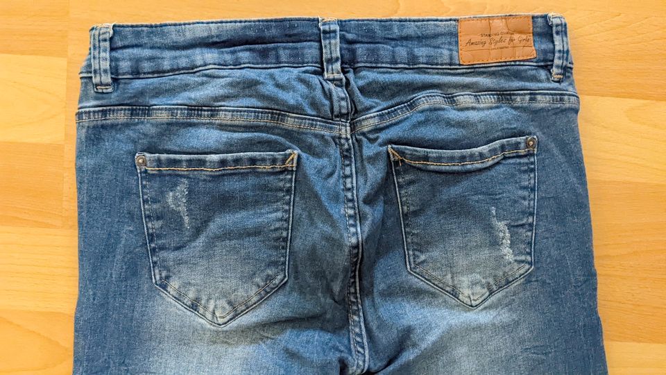 Jeans * 176 * blau * destroyed * Applikation * Schmetterling in Enger