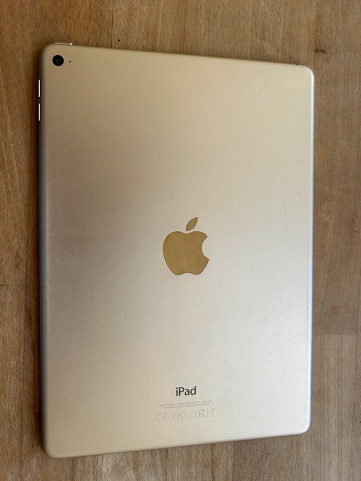 iPad Air 2 64Gb guter Zustand Gold in Berlin