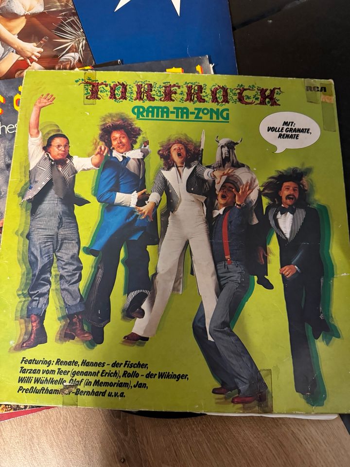 8 Schallplatten (u.a. Torfrock, spiel mir das Lied vom Tod) in Sauensiek