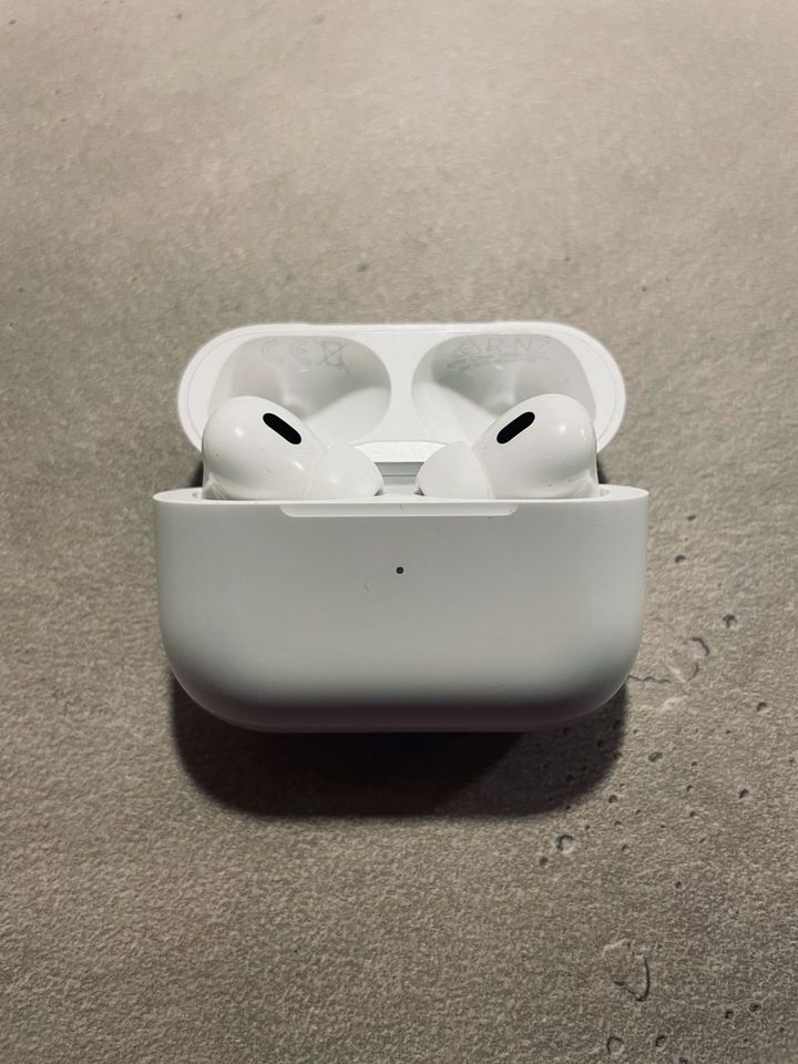 AirPods Pro 2 mit MacSafe case in Berlin