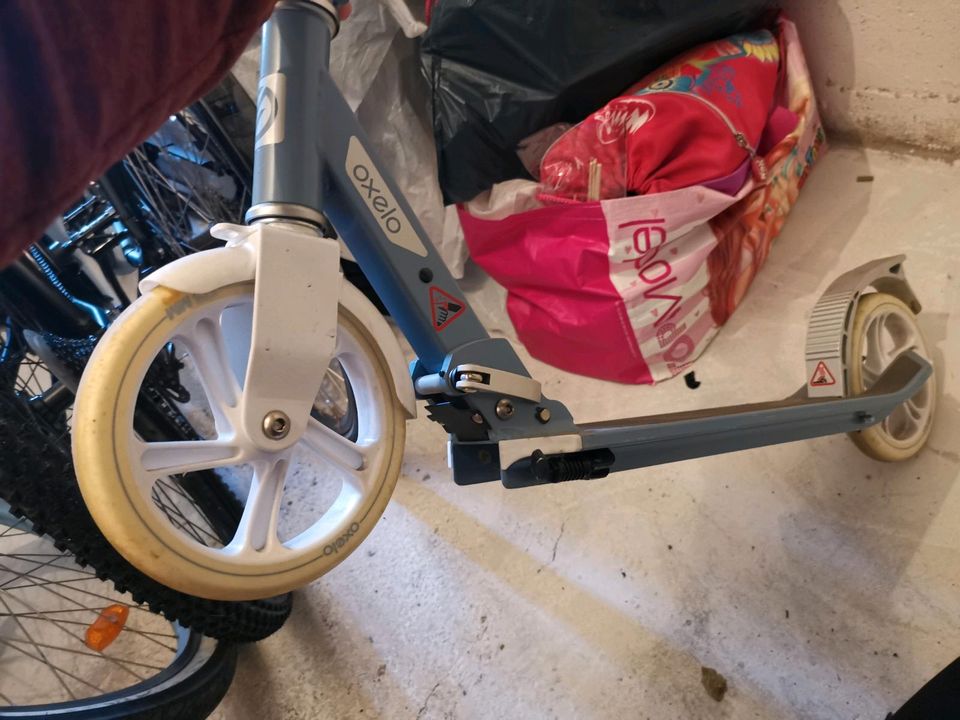 OXELO City Roller Scooter mit Ständer - 28€ in Bergheim