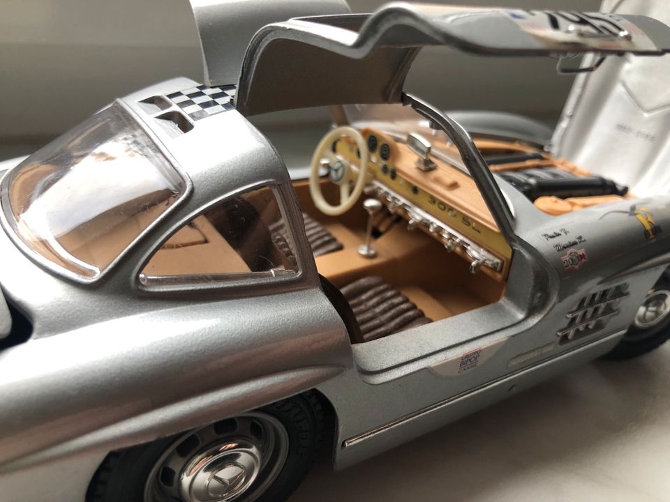 mercedes benz 300sl 1:18 burago in Leipzig