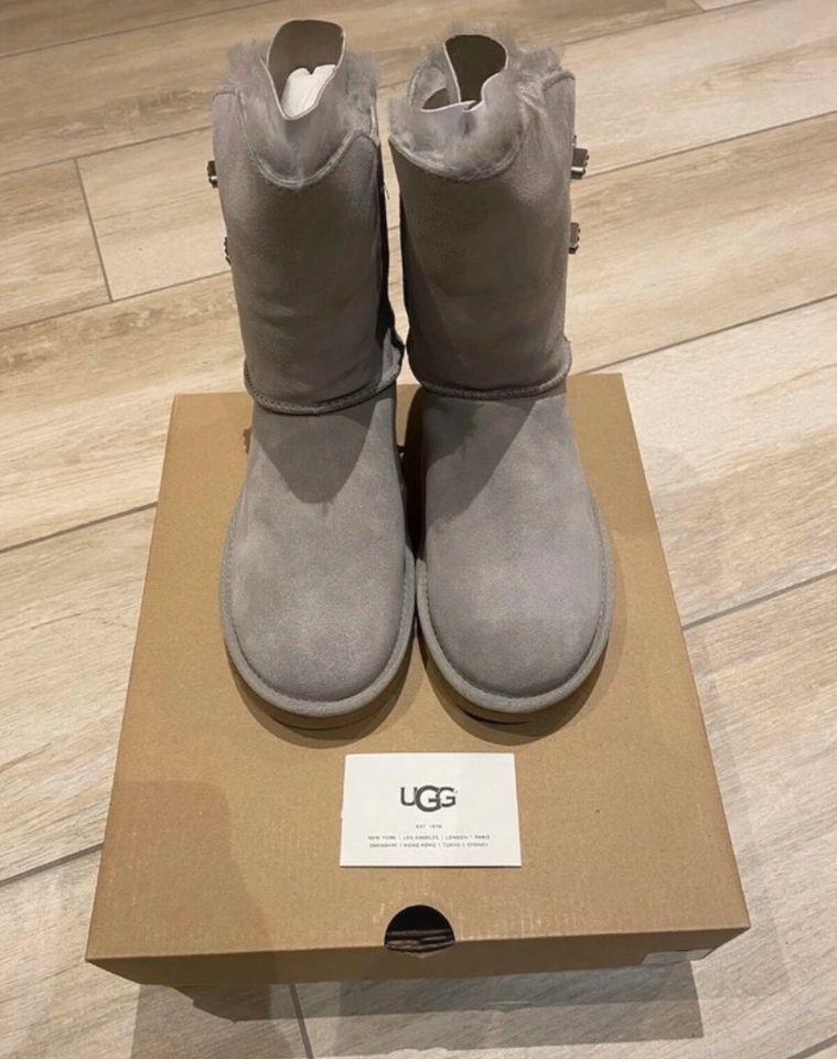 Ugg Boots Short Turnlock Bling - Gr. 38 - grau - neu in Eschau