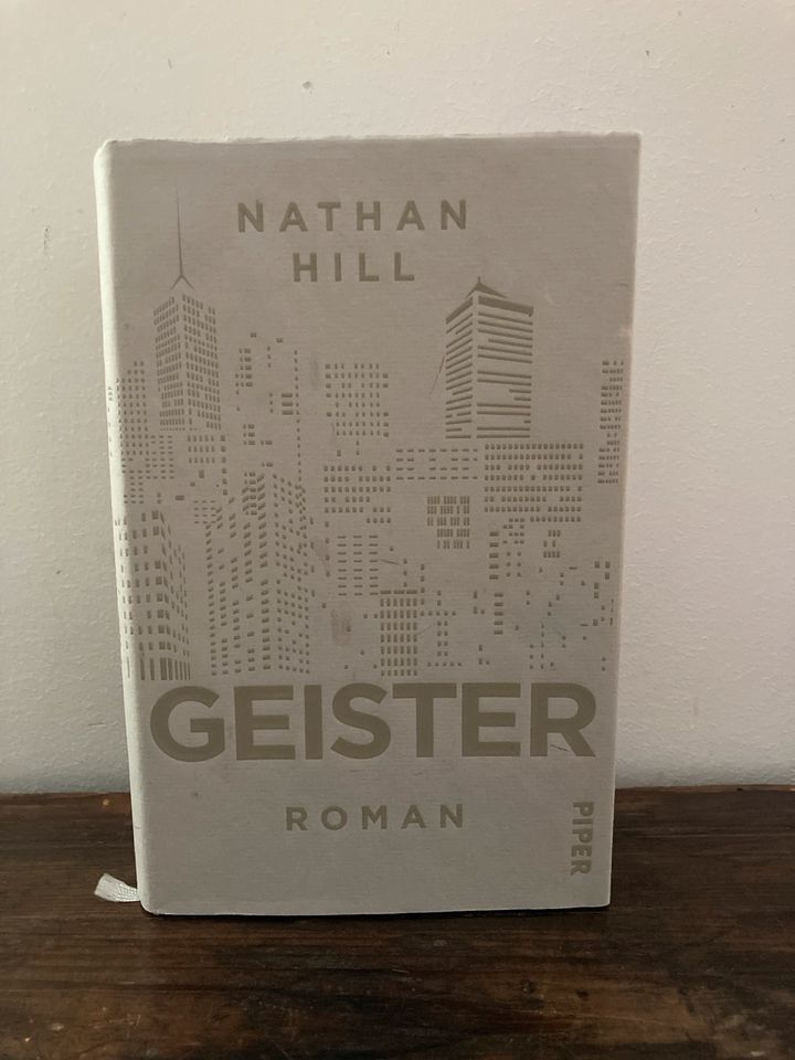 Tausche Nathan Hill Buch „Geister“ gegen Buch „Wellness“ in Hamburg