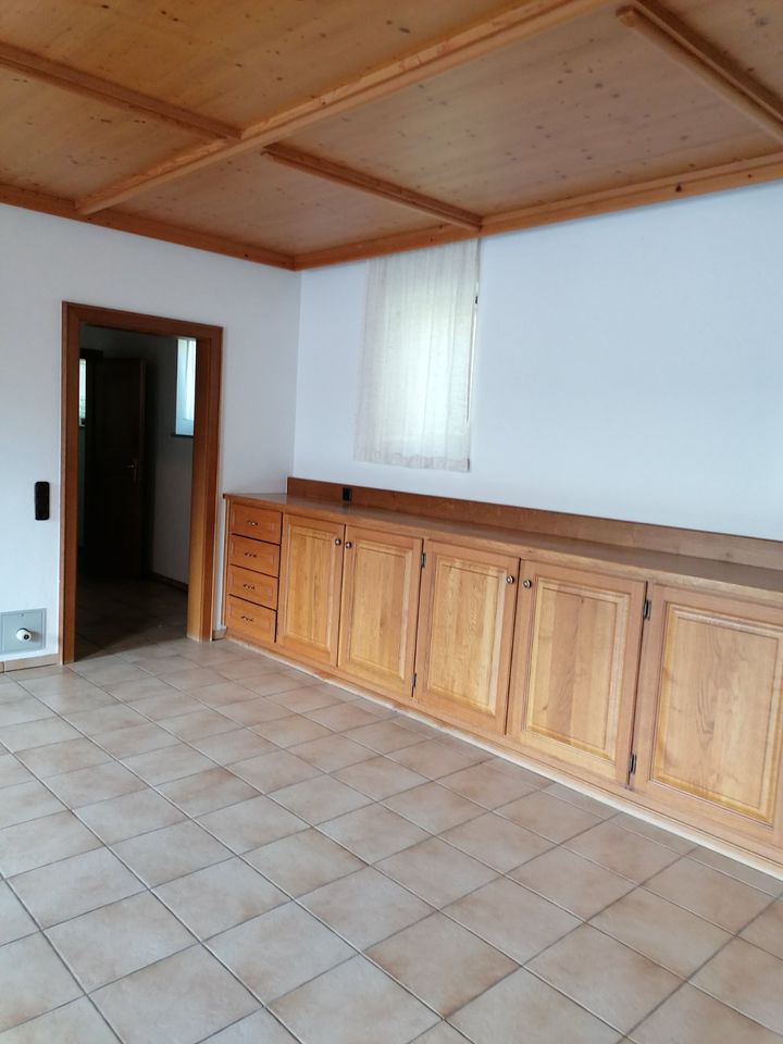 Schöne große 4 Zimmer Wohnung mit Balkon und Garten in Böbrach