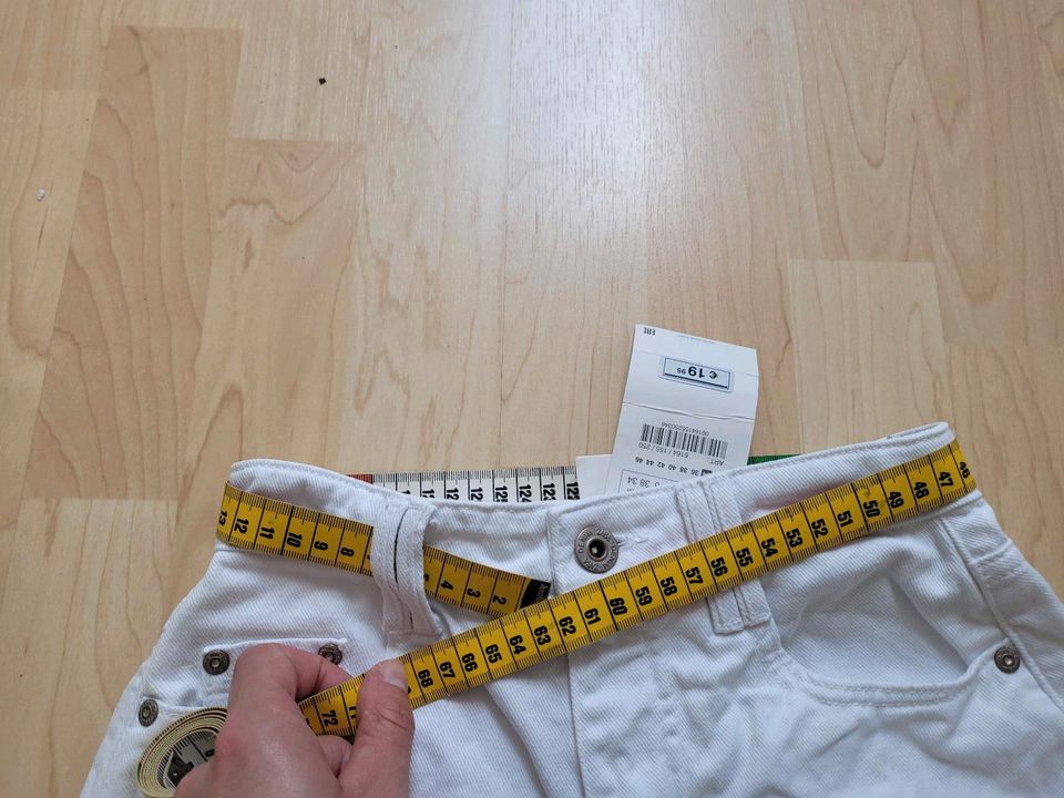 Zara Jeans kurze Hose Hotpants in weiß in XS/34 neu mit Etikett in Hochspeyer