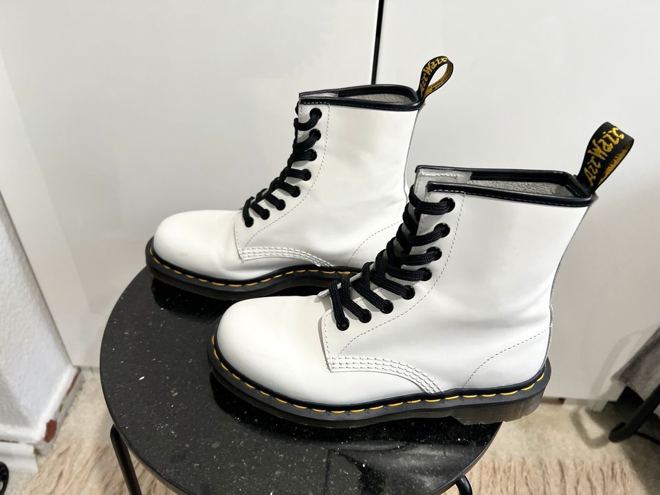 Dr Martens Lederstiefel 38 weiß Stiefel Schnürstiefel Schnürboot in Berlin