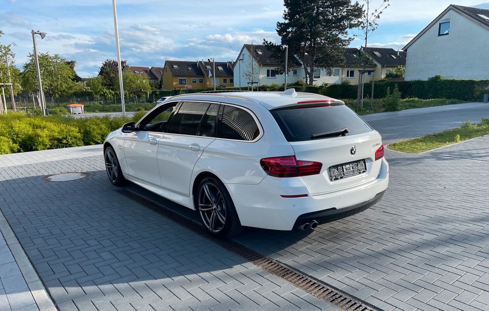 BMW 530d xDrive Touring / M-PAKET / PANO / HEAD-UP in Wiesbaden