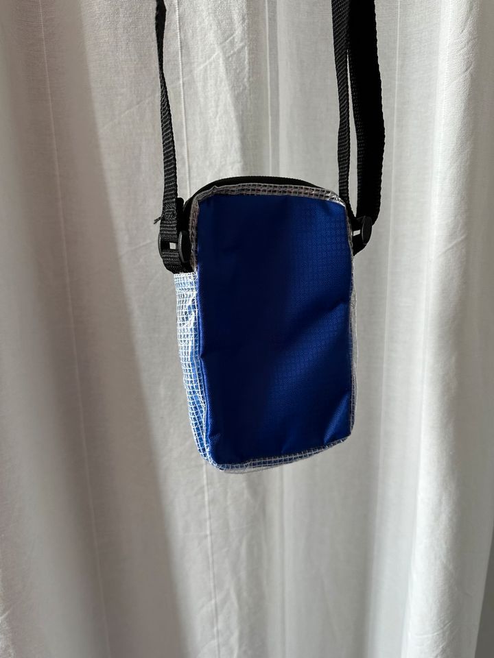 UO Mini Blue Cross Body Bag urban outfitters blau in Offenbach