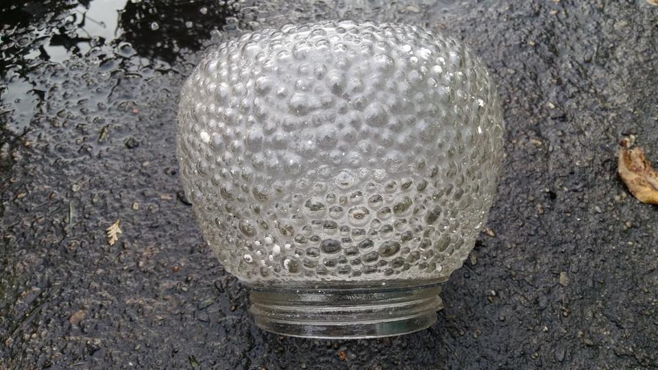 DDR Glasschirm Glaskugel Schraubsockel Porzellan - Außenlampe in Senftenberg