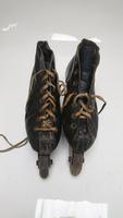 uralte Inlineskates Leder Deko DDR shabby chic Skater Rollschuhe Sachsen - Auerbach (Vogtland) Vorschau