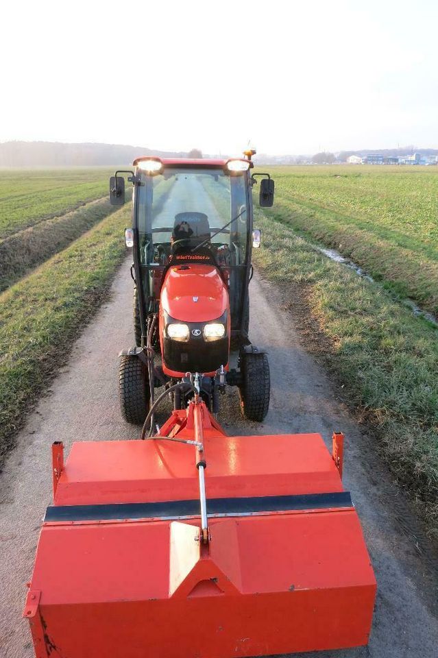 Flächenreinigung mit Kehrmaschine – mietTraktor.de in Nottuln