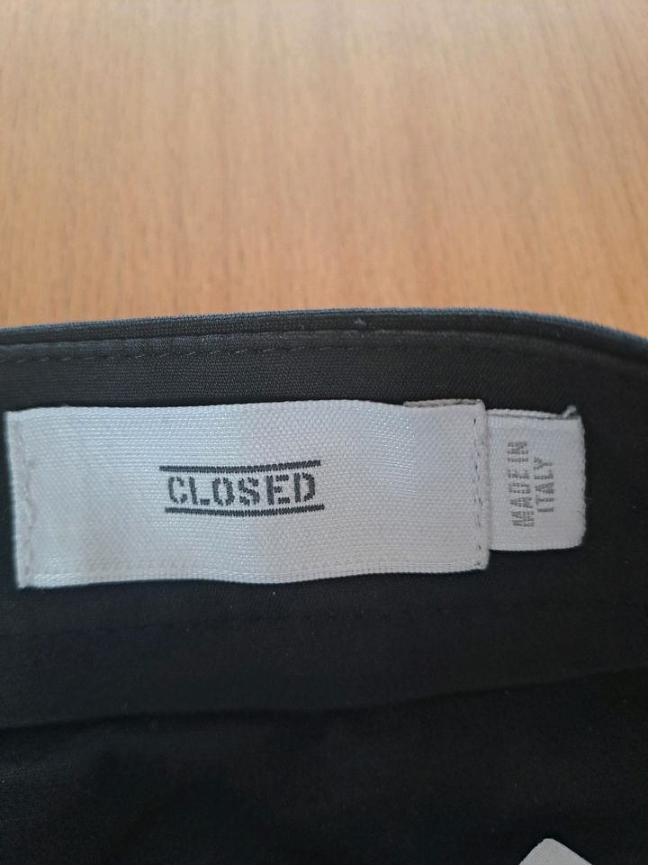 Schwarze 7/8tel Stoffhose von Closed in Villingendorf