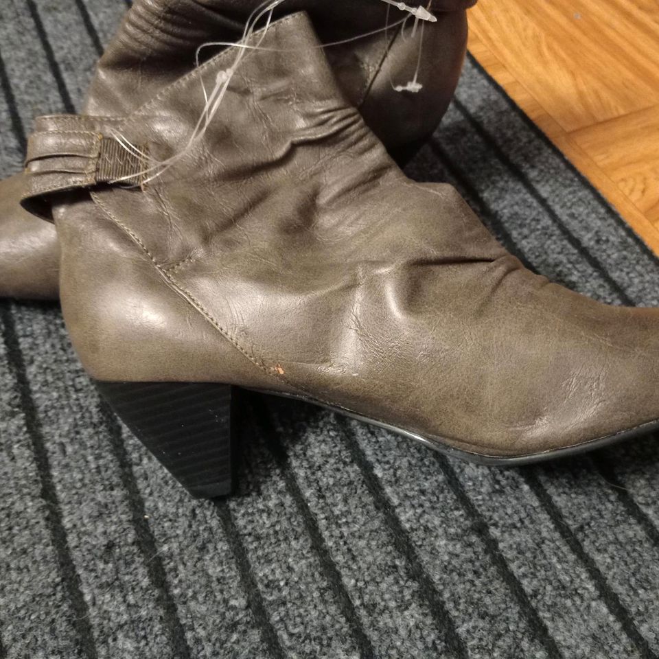 Damen Stiefeletten Gr. 40 NEU!!! in Alsfeld