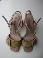NEU Beige heine-Sandalen mit Krokoprägung (Größe 39) Hannover - Vahrenwald-List Vorschau