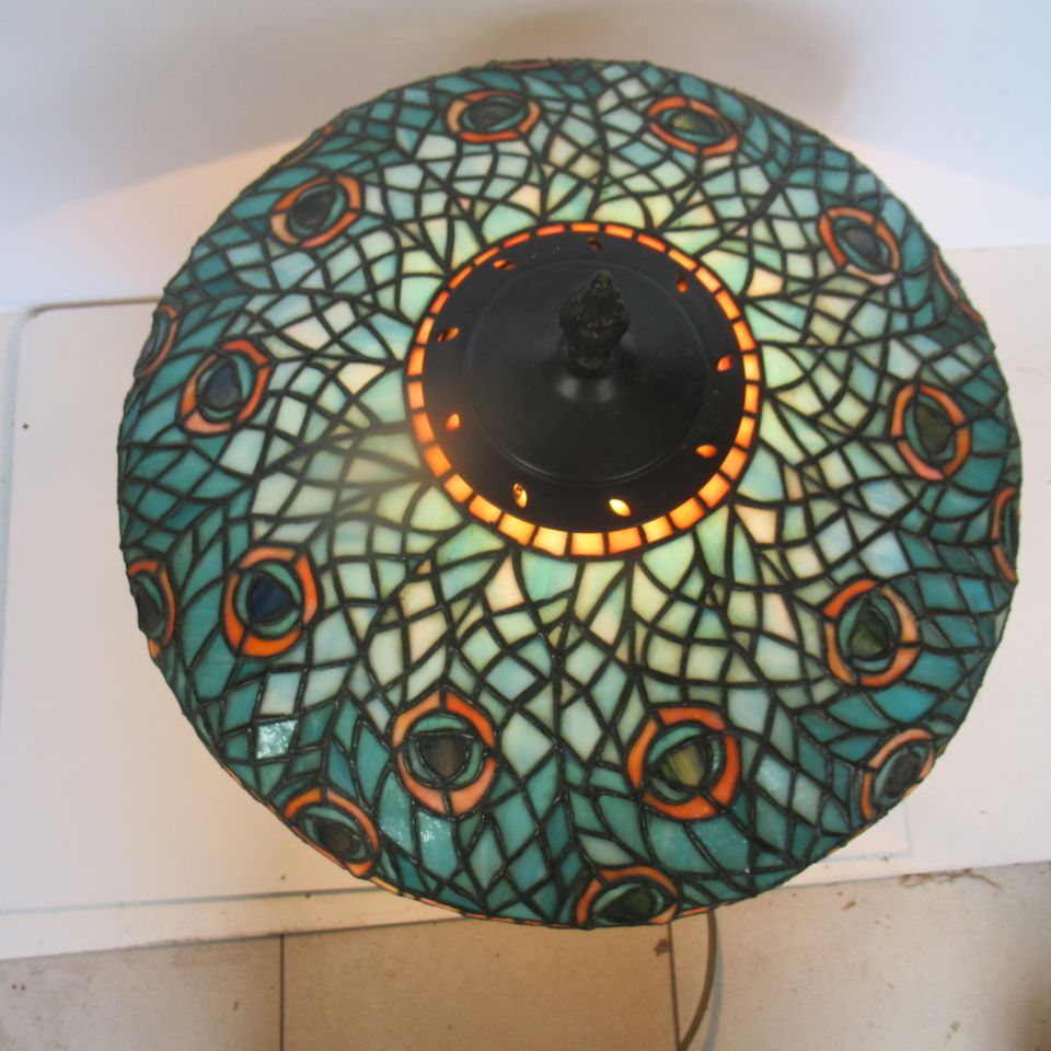 Runde echte Tiffany Glaskunst Tischlampe m.Bronzefuß~ in Meißenheim