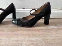 Wunderschöne UNISA Mary Janes Pumps 42 (41) schwarz Leder Niedersachsen - Seevetal Vorschau