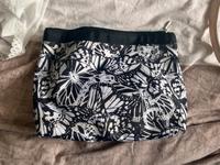 Schwarze Kosmetiktasche mit Schmetterlingsmuster Schwerin - Krebsförden Vorschau