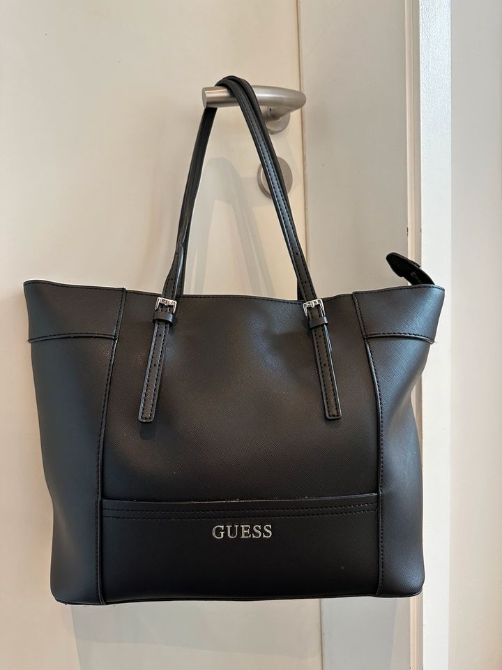 Ledertasche schwarz, Guess in Kerpen