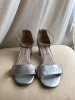 Sandalen mit kleinem Absatz Baden-Württemberg - Friedrichshafen Vorschau