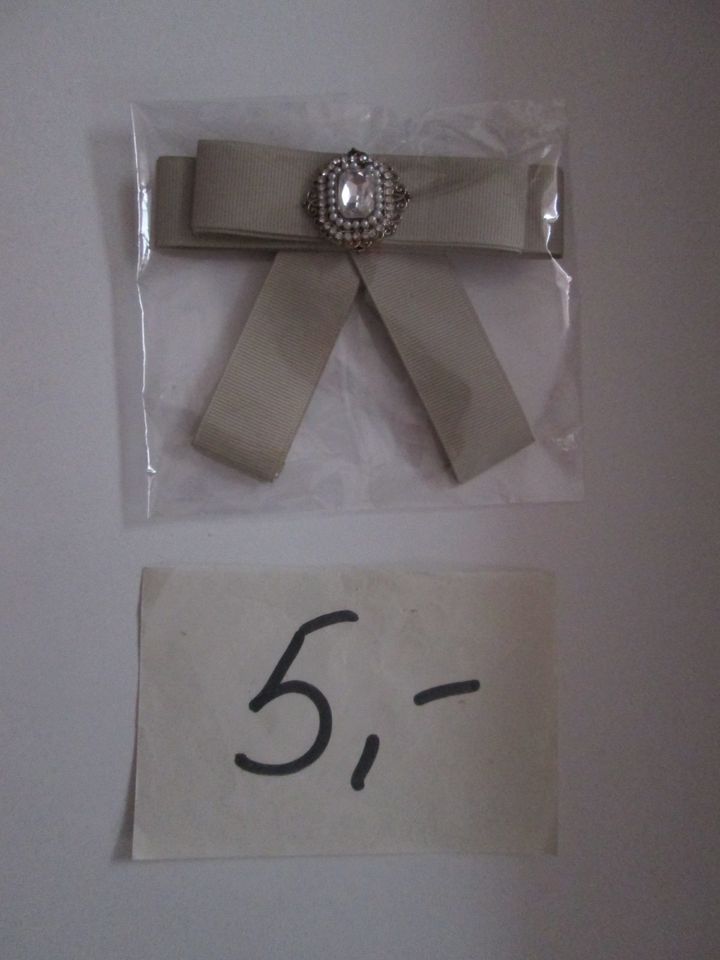 Modeschmuck Silberkette Armband Schleifenbrosche PREISE: s.BILDER in Würzburg