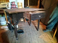 Tisch Holztisch mit Schubladen sehr alt Kr. Altötting - Tüßling Vorschau