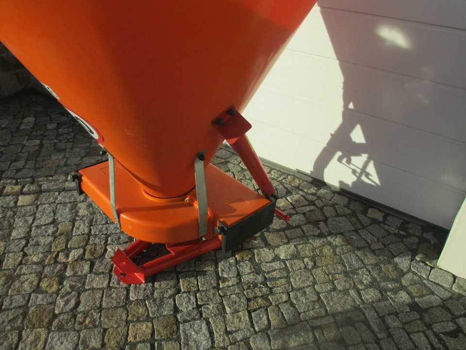 Düngerstreuer Obstbau Weinbau Seitenstreuer Reihenstreuer in Dresden